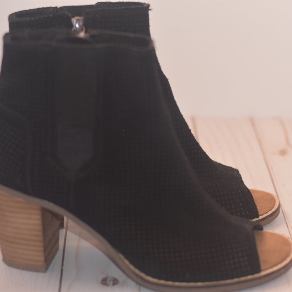 TOMS Women's Black Bootie Size 7 - Picture 4 of 4